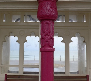 bexhill beach shelter, pink column detail